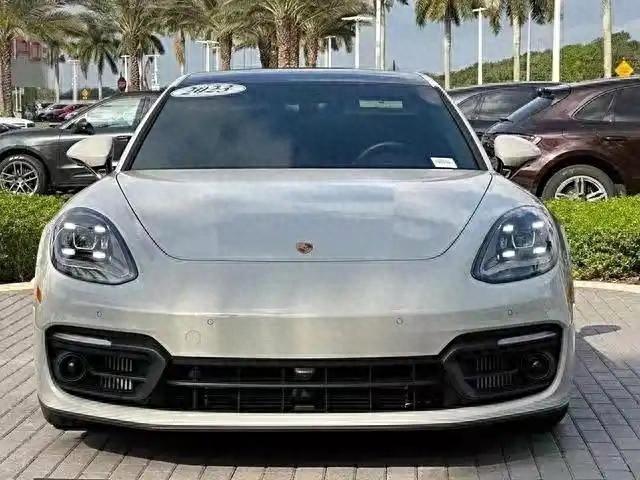 新款2025保时捷 Panamera：豪华运动的巅峰之舞  