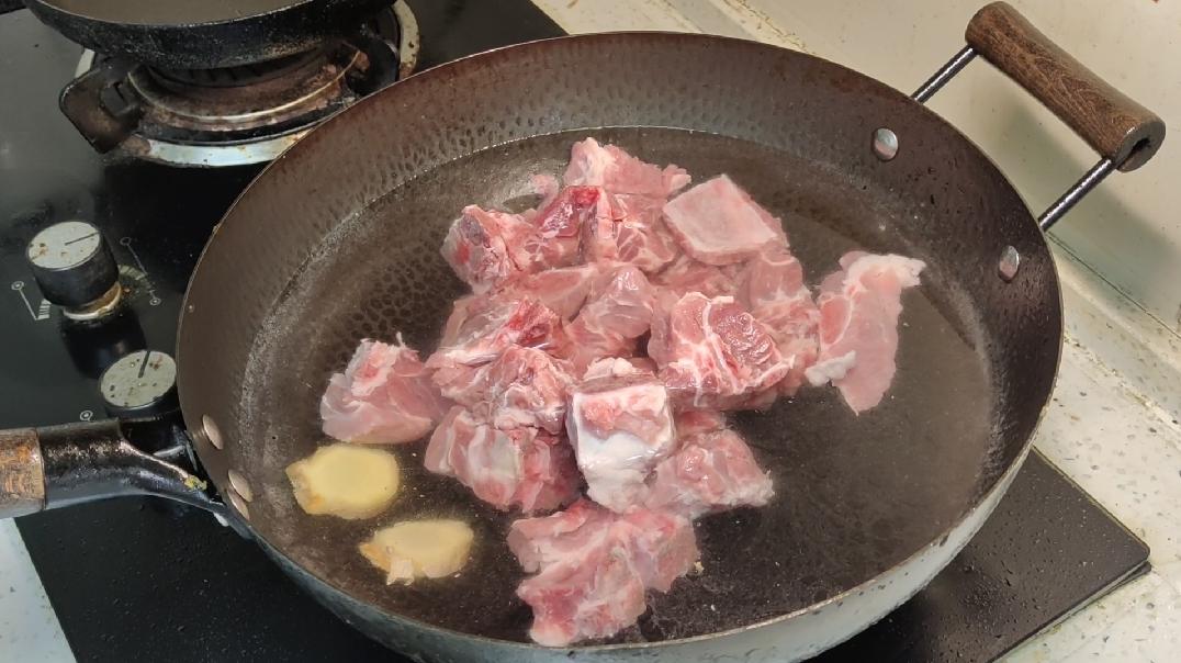 炖排骨，牢记这“3料”不能放，肉柴汤黑不好喝，这样做汤白肉香  -图5