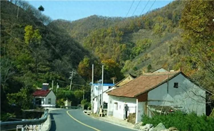 西安秦岭赏秋一日游推荐，景美路好车少，串联2座古镇，自驾超棒  -图1