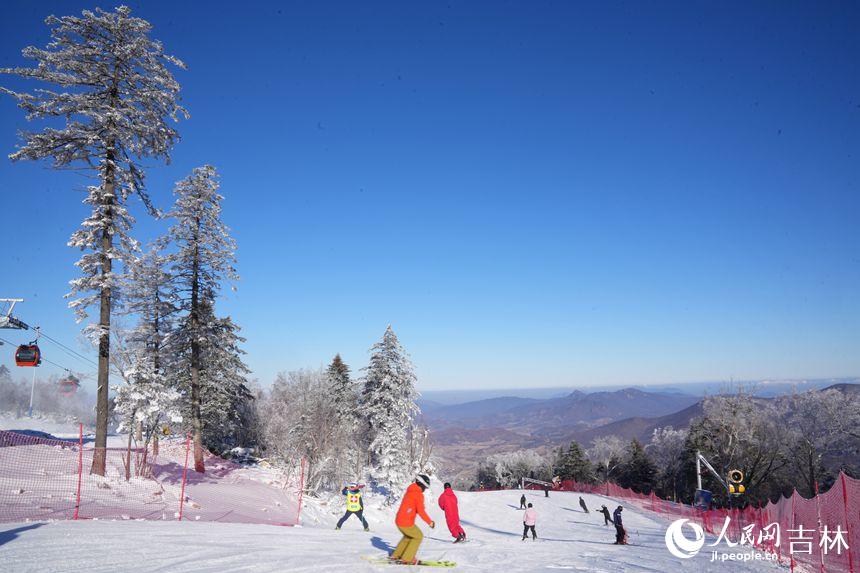 吉林省各大滑雪场同步“开板”迎客  -图6