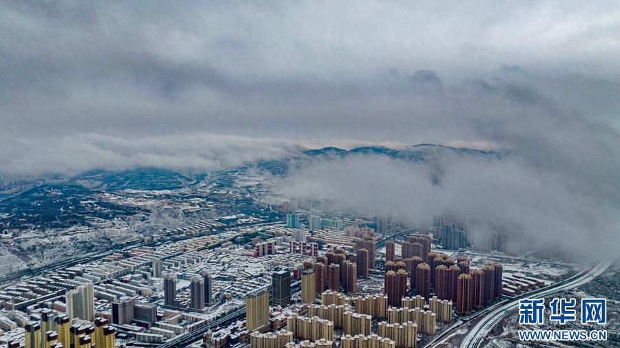 【央媒看青海】色彩绘风景丨雪落西宁  -图1