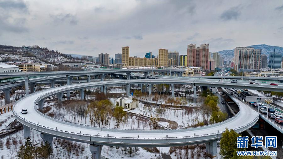 【央媒看青海】色彩绘风景丨雪落西宁  -图6